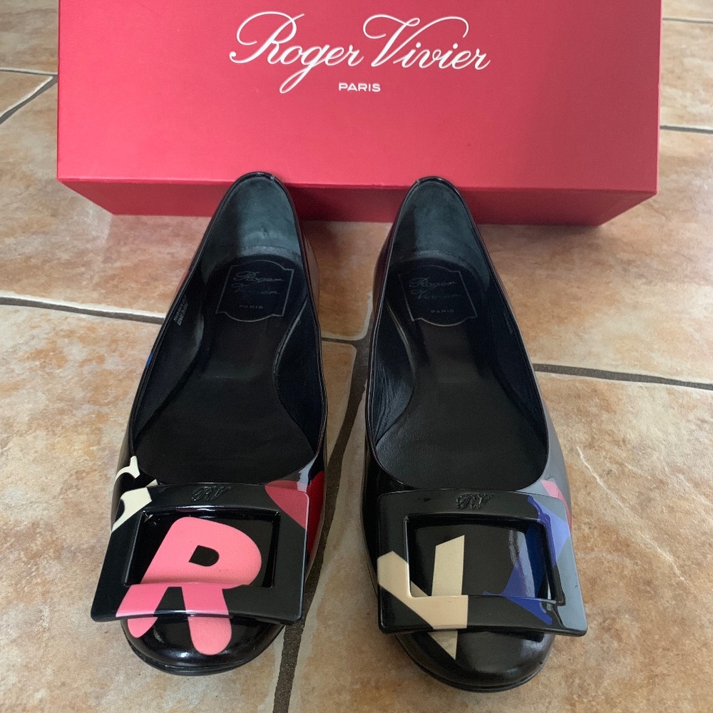 Roger Vivier Gommette Patent Leather Flats